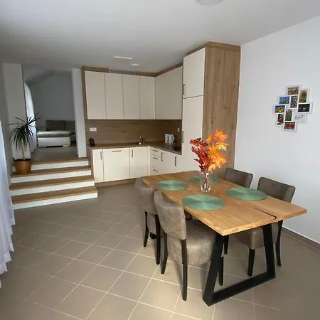 Apartma Arbores