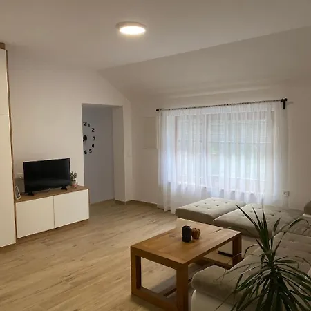 Apartma Arbores Apartment